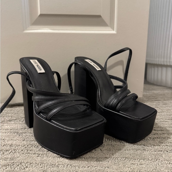 Chunky Steve Madden strappy heel - Picture 2 of 7